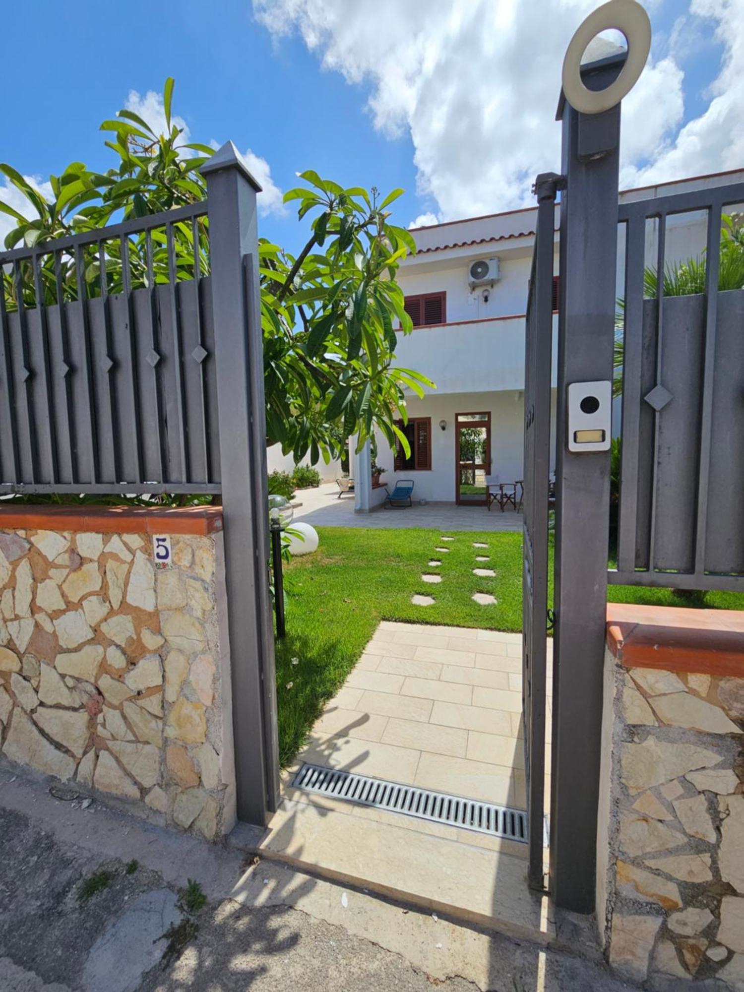 Isolahome Isola delle Femmine Extérieur photo